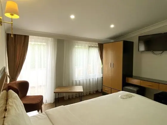 Premium Tek Büyük Yataklı Oda