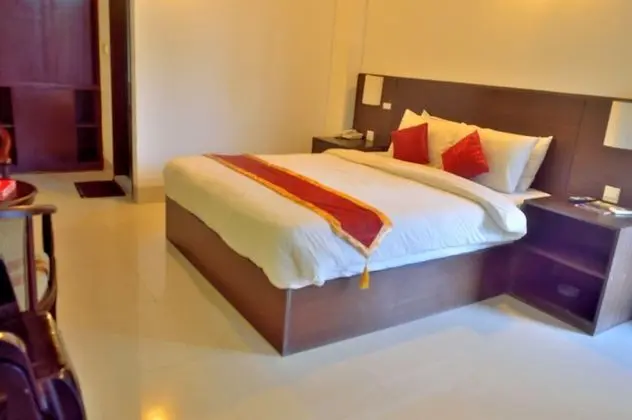 Deluxe Tek Büyük Yataklı Oda, 1 En Büyük (King) Boy Yatak, Balkon, Bahçe Manzaralı