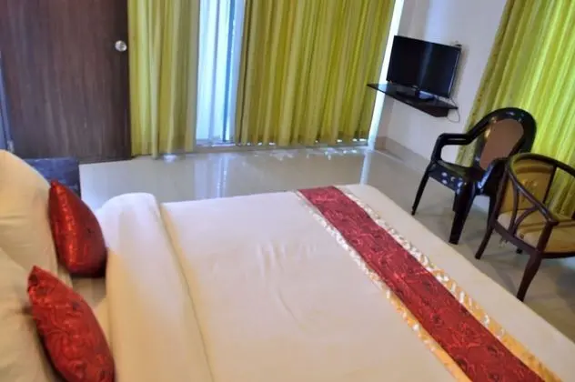Deluxe Tek Büyük Yataklı Oda, 1 En Büyük (King) Boy Yatak, Balkon, Kısmi Deniz Manzaralı