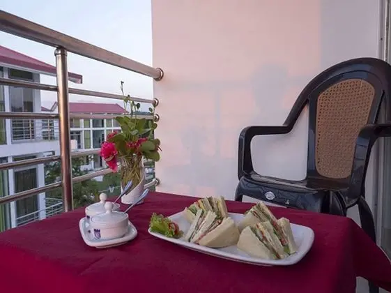 Deluxe Tek Büyük Yataklı Oda, 1 En Büyük (King) Boy Yatak, Balkon, Kısmi Deniz Manzaralı