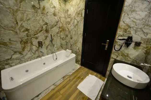Suite, , Jakuzili