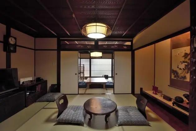 Traditional Ev (Gou)