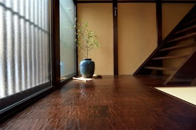 Traditional Ev (Gou)