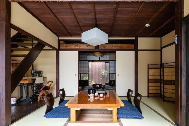 Traditional Ev (Gou)
