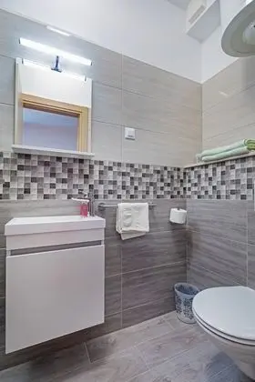 Tek Büyük Yataklı Oda (Red room)