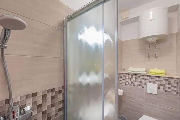 Tek Büyük Yataklı Oda (Red room)