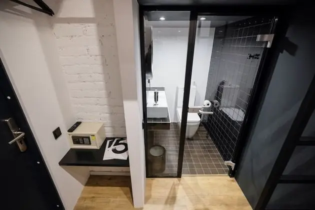 Tek Kişilik Oda, Ortak Banyo (MonoBox)