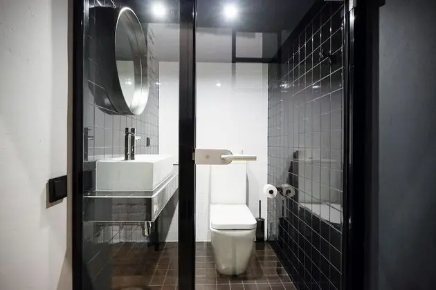 Tek Kişilik Oda, Ortak Banyo (MonoBox)
