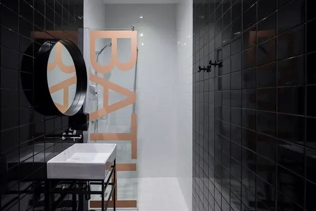 Tek Kişilik Oda, Ortak Banyo (MonoBox)