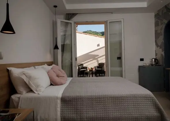 Superior Tek Büyük veya İki Ayrı Yataklı Oda