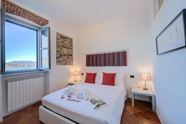 Standard Apart Daire, Birden Çok Yatak, 2 Banyolu, Göl Kenarı (Incanto Sul Lago Pied Dans L' Eau)