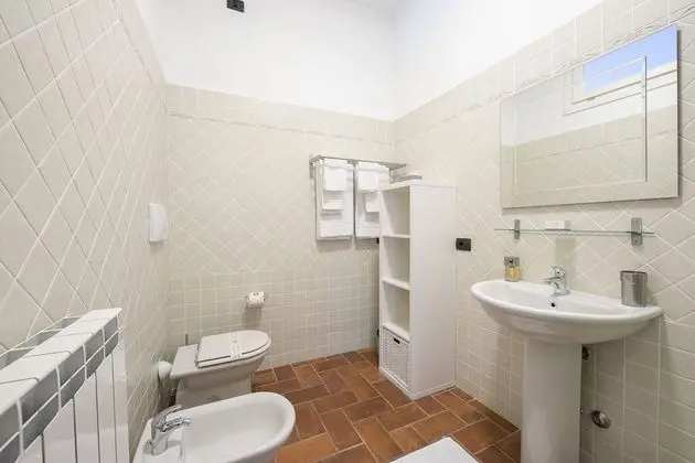Standard Apart Daire, Birden Çok Yatak, 2 Banyolu, Göl Kenarı (Incanto Sul Lago Pied Dans L' Eau)
