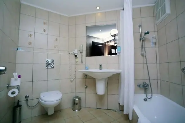 Standard Tek Büyük veya İki Ayrı Yataklı Oda (Land View)