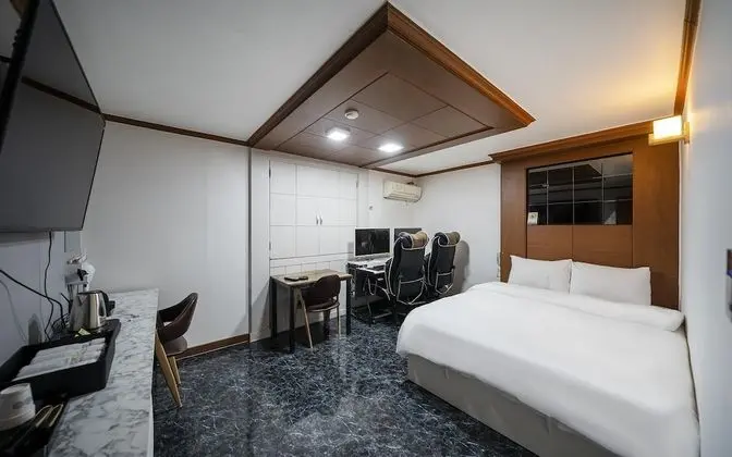 Oda (Couple PC Room (GTX3070 Logitech 102G)