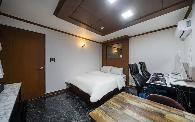 Oda (Couple PC Room (GTX3070 Logitech 102G)