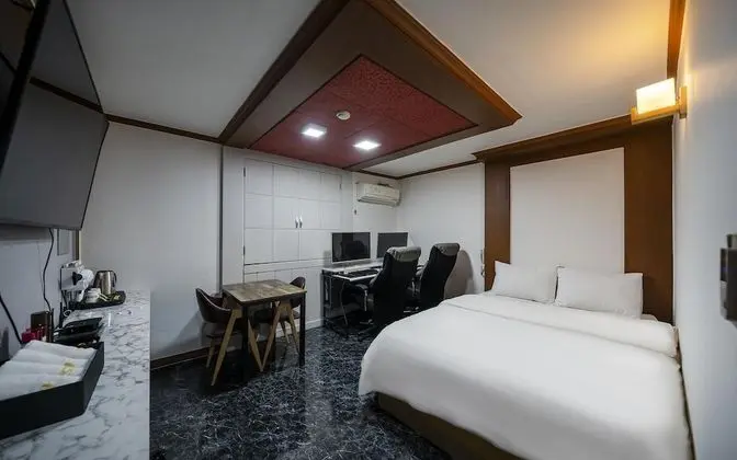 Oda (Couple PC Room (GTX3070 Logitech 102G)
