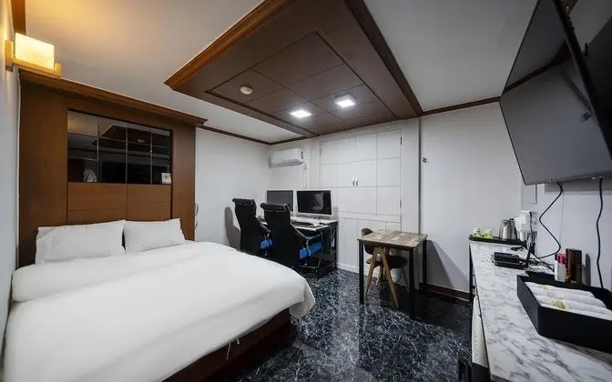 Oda (Couple PC Room (GTX3070 Logitech 102G)