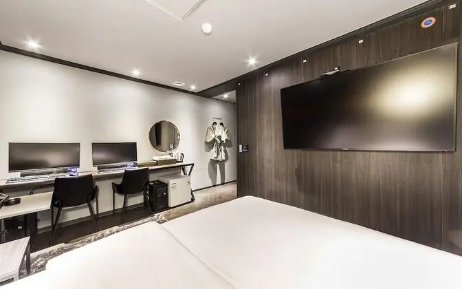 Oda (Premium 2PC Game Room-Netflix)