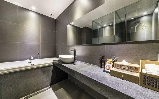Oda (Deluxe-Spa bath (Air purifier system )