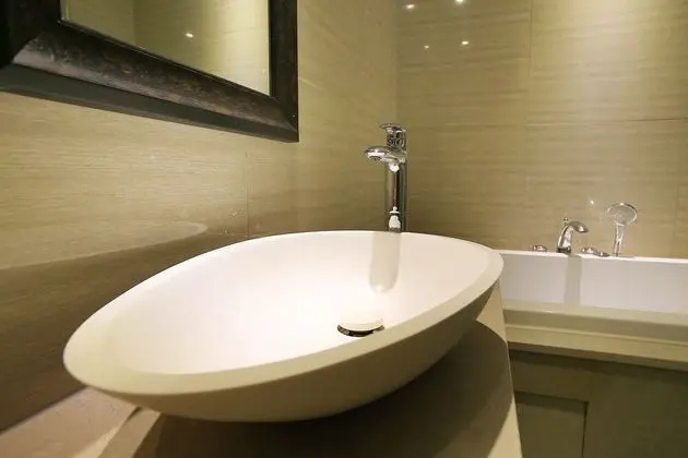 Oda (Deluxe-Spa bath (Air purifier system )