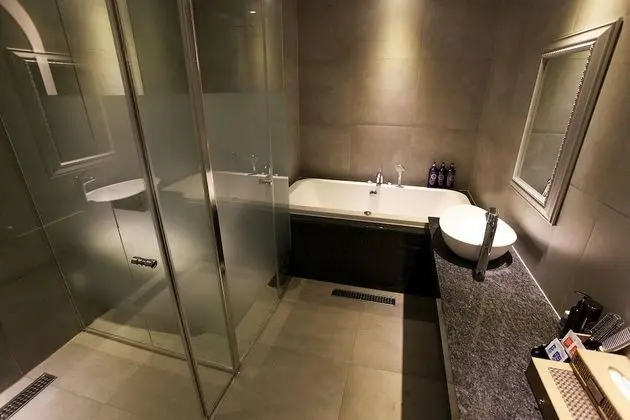 Oda (Deluxe-Spa bath (Air purifier system )