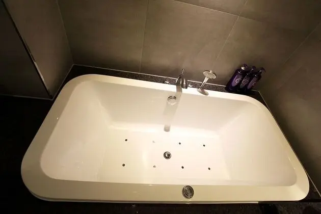 Oda (Deluxe-Spa bath (Air purifier system )