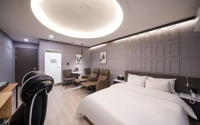 Oda (Suite rooms (watch movies on a large )