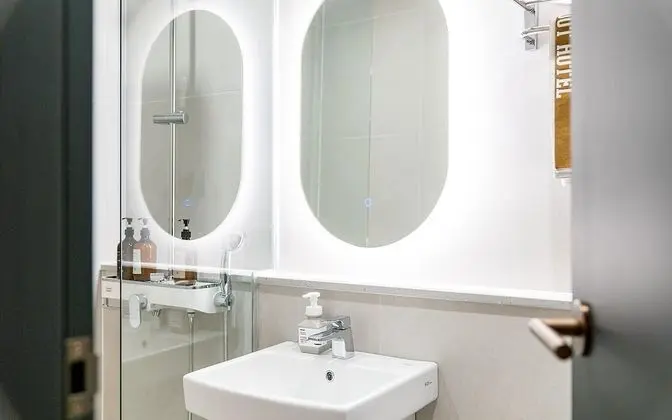Oda (Deluxe Twin (OTT) (Styler Bathtub))