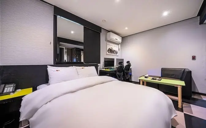 Oda (Special room (2 high-spec PCs) (GeFor)