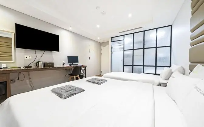 Oda (Deluxe Twin Room (Netflix Available T)
