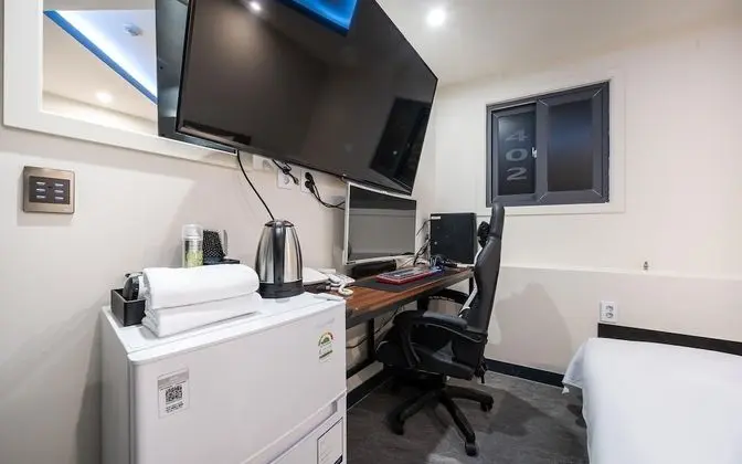 Oda (Mini Room (1PC 65inch TV Netflix Wavv)