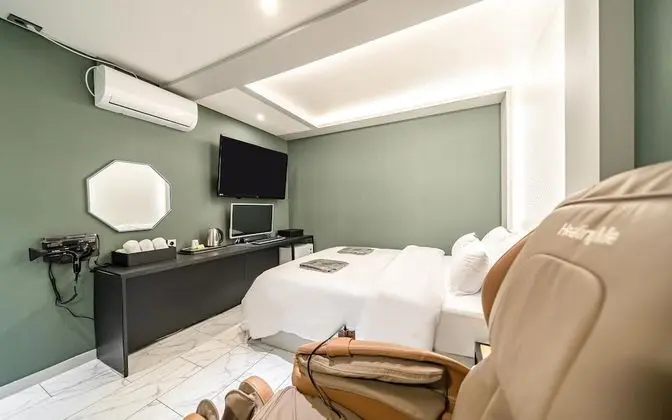 Oda (Suite A(Luxury Massage chair GTX1060 )