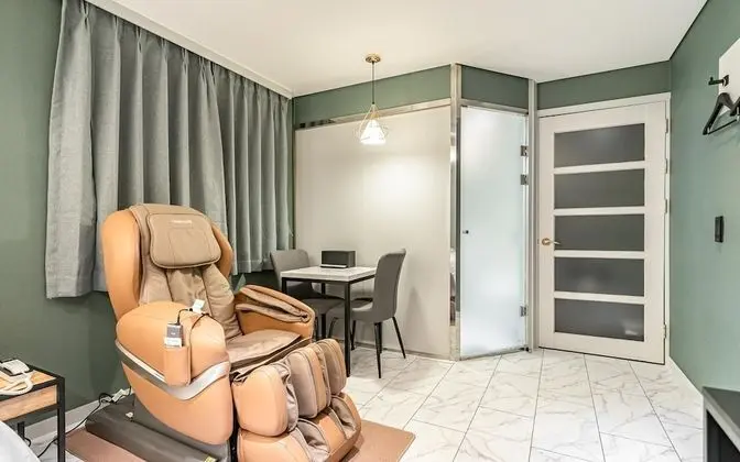 Oda (Suite A(Luxury Massage chair GTX1060 )