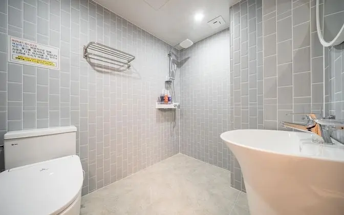 Oda (3 Person Room - Air Purifier Microwav)