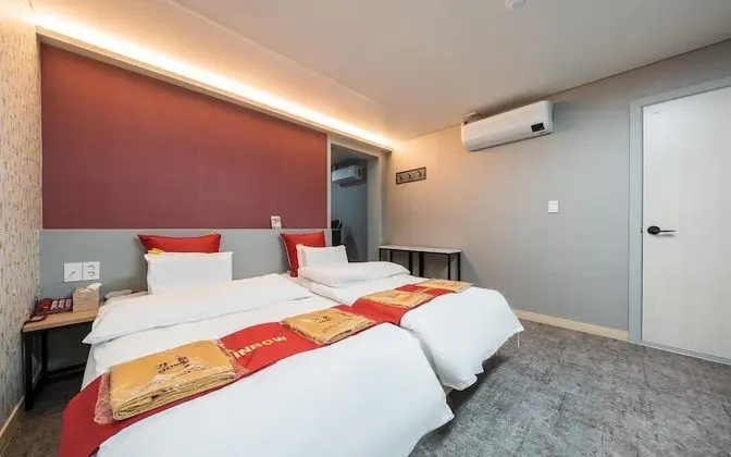 Oda (4 Person Room - Air Purifier Microwav)