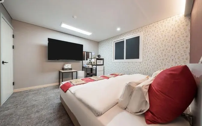 Oda (4 Person Room - Air Purifier Microwav)