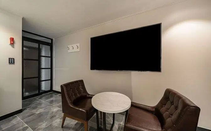 Oda (Couple room (Netflix YouTube Wave vie)