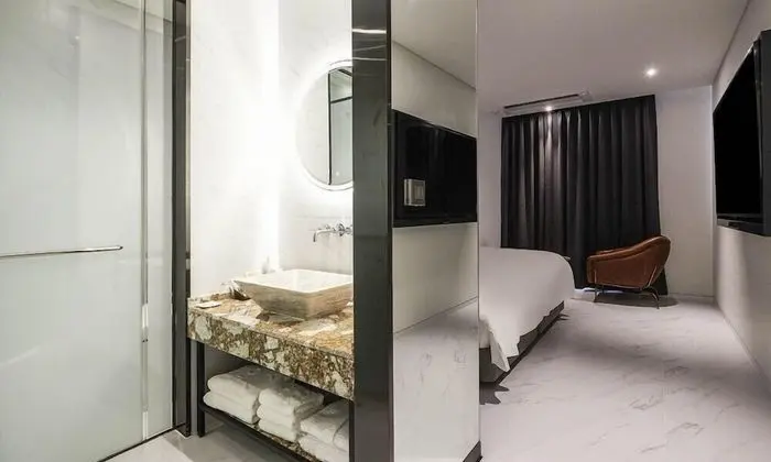 Premium Tek Büyük Yataklı Oda