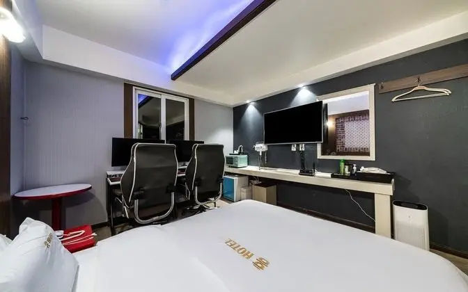 Oda (Couple PC Room (Bag available Ryzen 5)