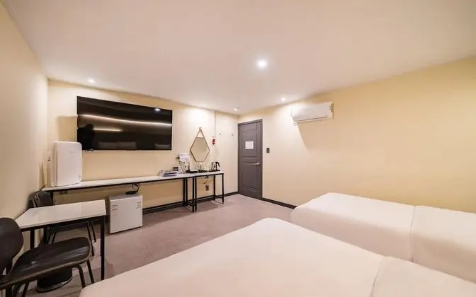 Oda (Rodem Two-bed Room (2 Beds YouTube Av)