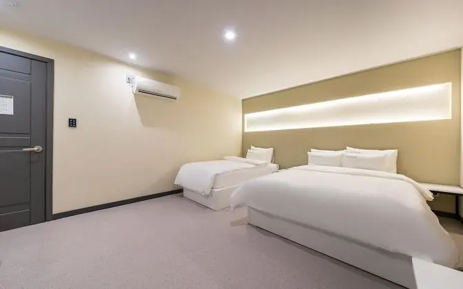 Oda (Rodem Two-bed Room (2 Beds YouTube Av)