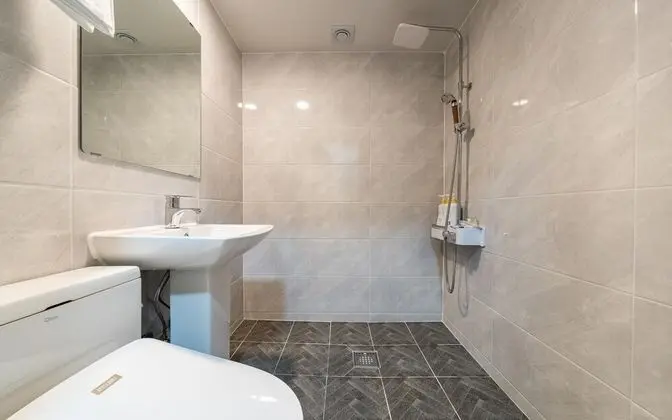 Oda (Rodem Two-bed Room (2 Beds YouTube Av)