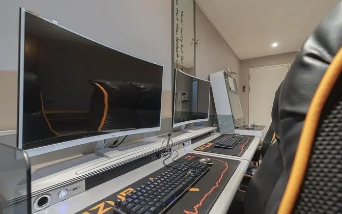 Oda (Sweet Couple PC I5-CPU & 165Hz curved)