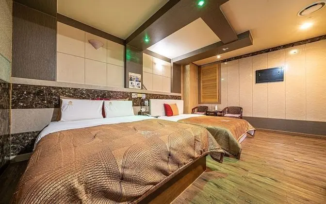 Oda (Twin bed (2 no-hard PCs game room cha)