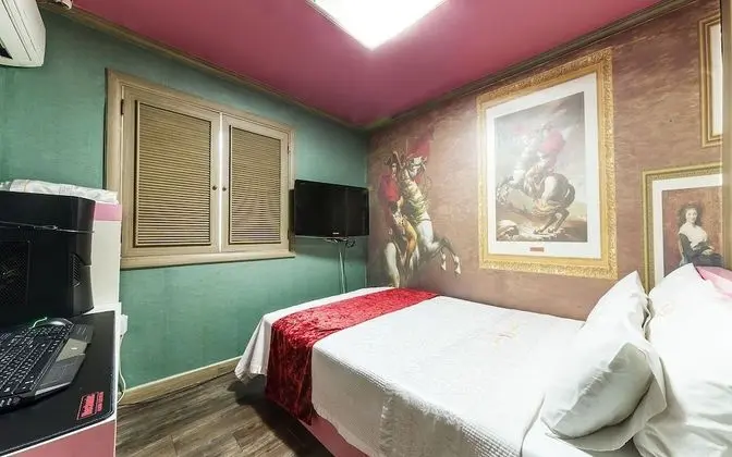 Oda (Mini Room (No-hard PC bag available))