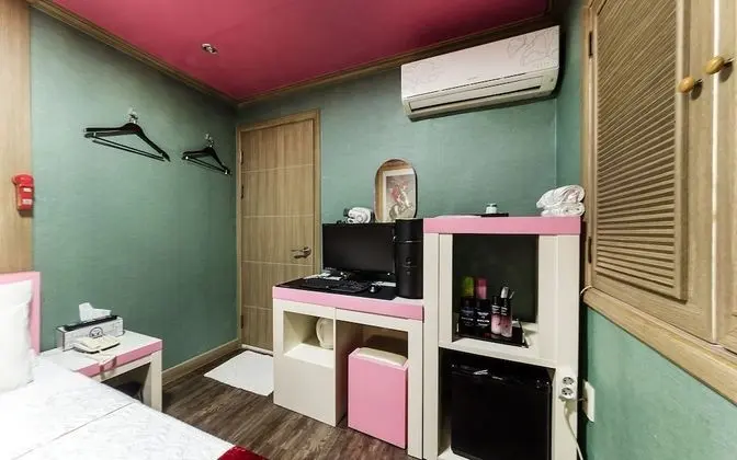 Oda (Mini Room (No-hard PC bag available))