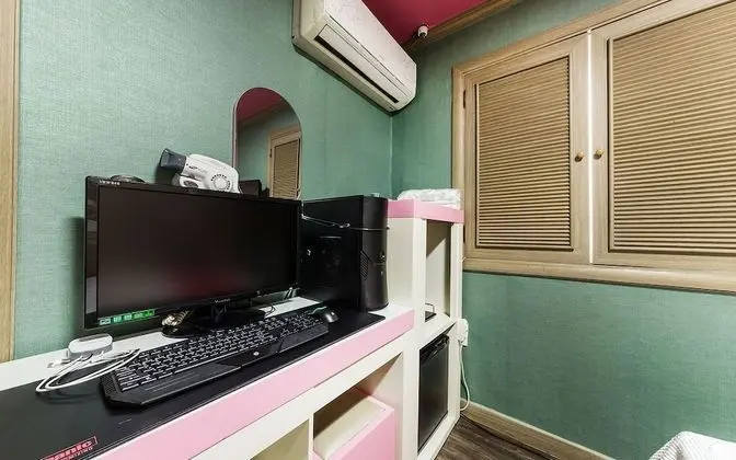 Oda (Mini Room (No-hard PC bag available))