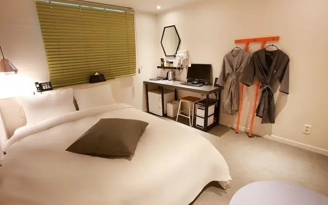 Oda (Stay + Hourly Room (Netflix Available)