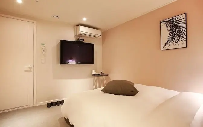 Oda (Stay + Hourly Room (Netflix Available)