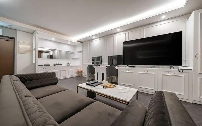 Oda (VIP Room(Netflix/Air purifier/Disney+)